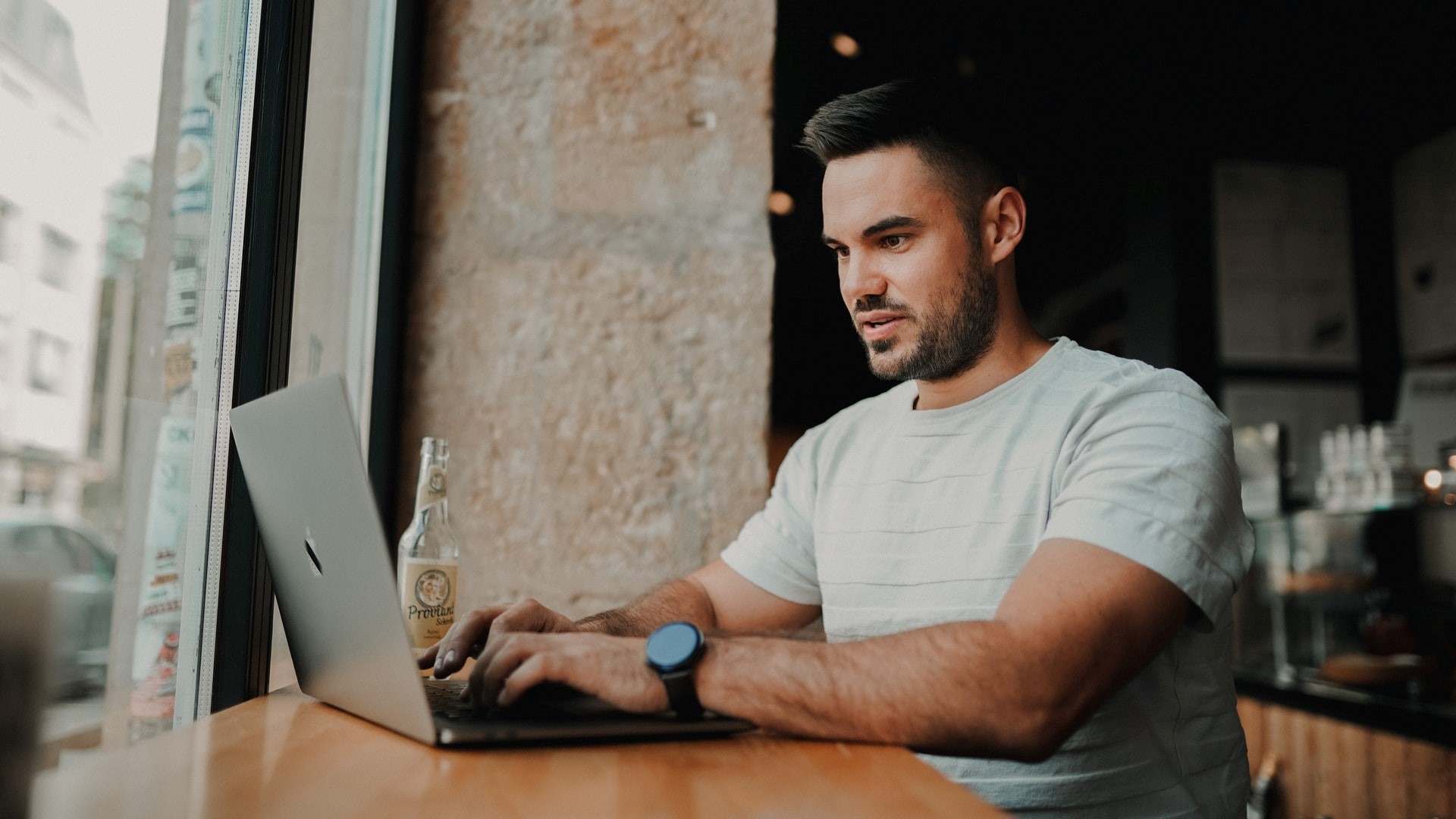 Egyedi boros és pálinkás címke tervezése – online